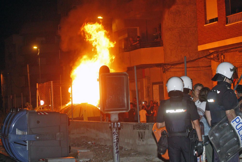 Noche de actos vandálicos en las vías