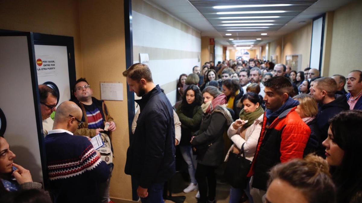 Unas 1.800 personas se examinan para 45 plazas de Correos en Córdoba