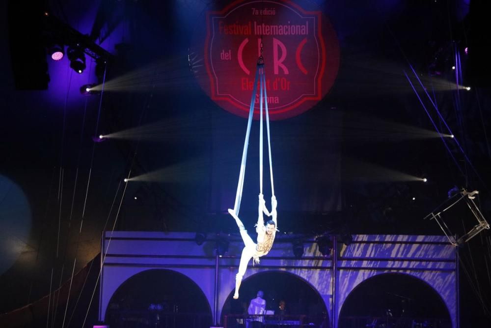 Espectacle vermell del Festival Internacional del Circ Elefant d''Or 2018
