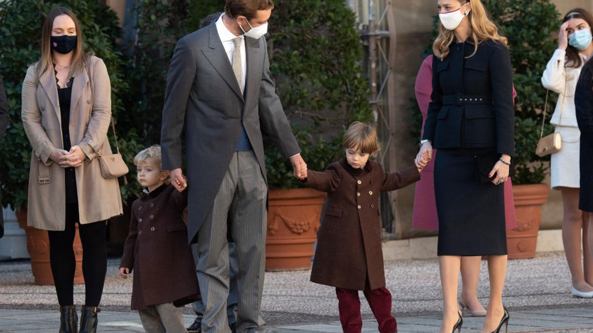 Pierre Casiraghi y Beatrice Borromeo con sus hijos en el Día Nacional de Mónaco