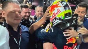 Jos Verstappen se vio atrapado en las celebraciones de Checo en Arabia