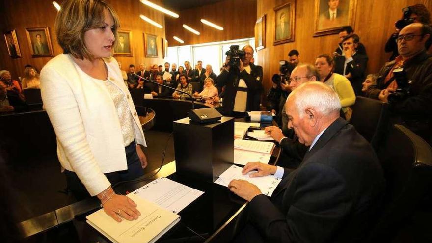 Katia Procino, en su toma de posesión como concejala, el 13 de junio de 2015. // Bernabé/Gutier