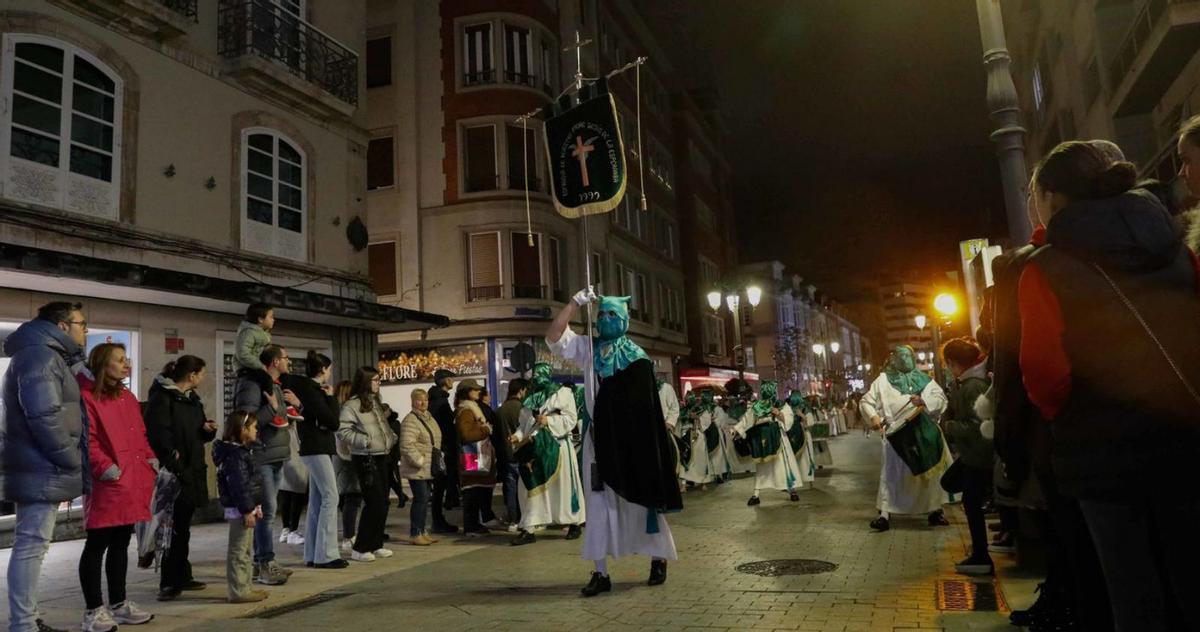 El Cautivo llena y "emociona"
