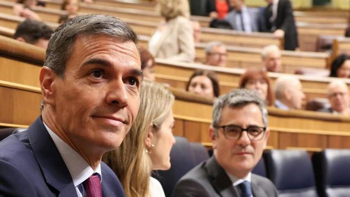 Pedro Sánchez en su escaño en el Congreso.