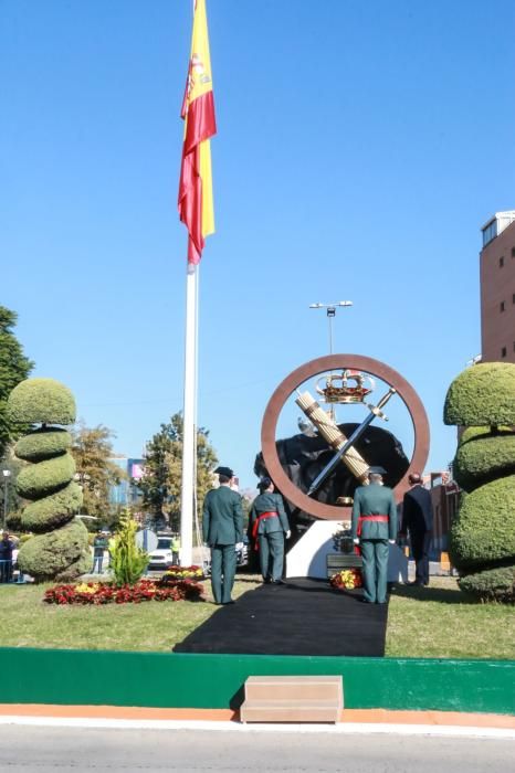 El Ayuntamiento rindió homenaje a la presencia de la Guardia Civil en Orihuela y su 175 aniversario con el descubrimiento de un monumento