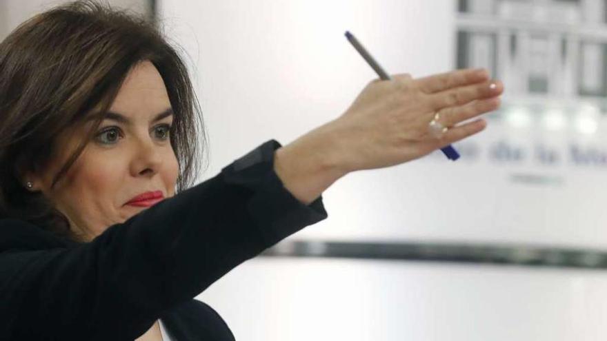 Soraya Sáenz de Santamaría, ayer, tras el Consejo de Ministros. // Efe