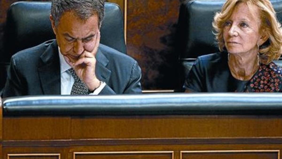 El presidente Zapatero, con la vicepresidenta Salgado, el pasado miércoles en el Congreso.