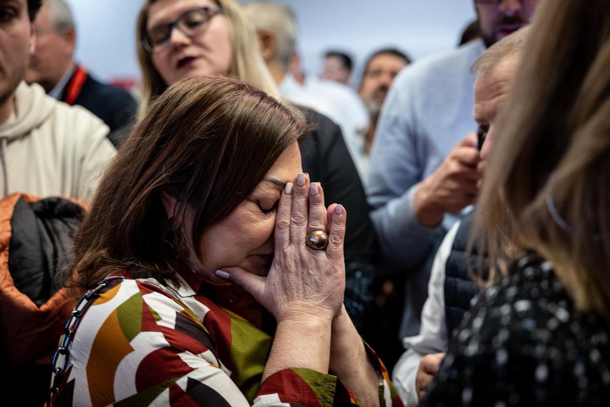 En imágenes | El PSOE de Pilar Alegría reacciona a los resultados electorales En imágenes | El PSOE de Pilar Alegría reacciona a los resultados electorales