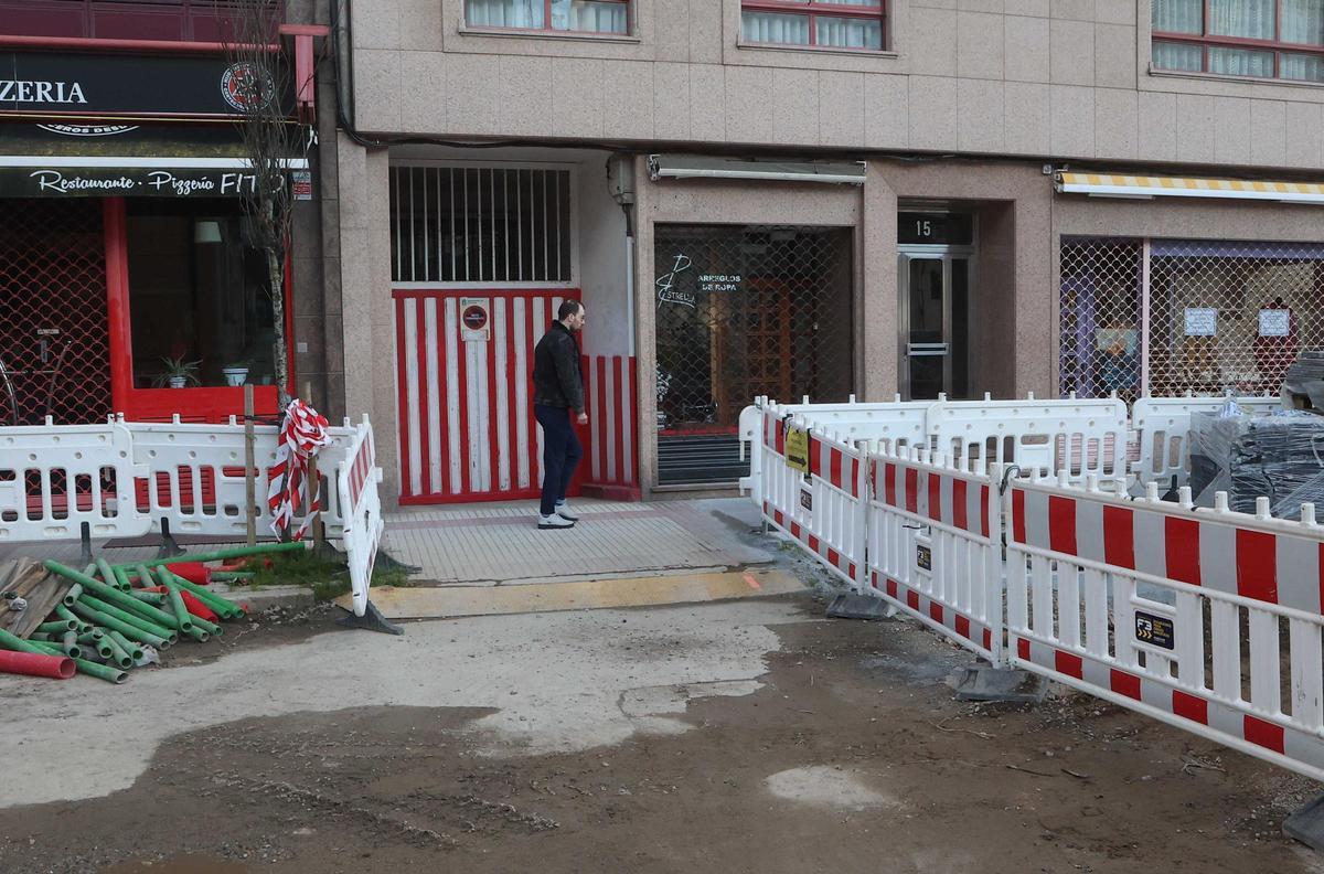 Las obras en la avenida de Os Mallos continúan un año después del inicio de los trabajos