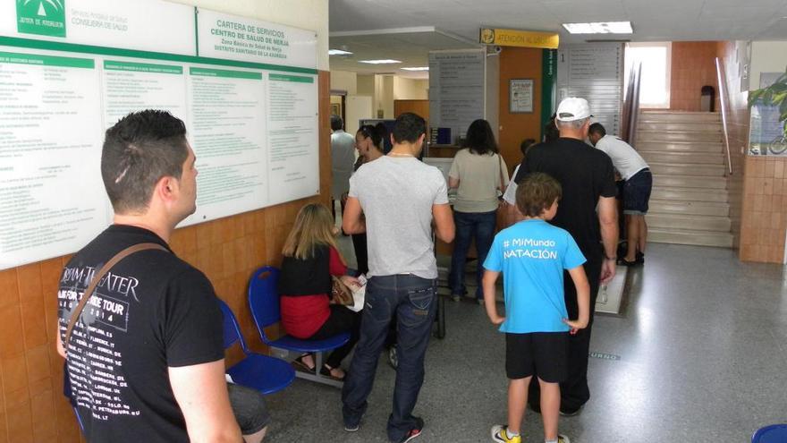 Los nerjeños llevan más de una década esperando nuevos y mayores espacios en el centro de salud.