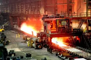 La gran indústria alerta d’una aturada de l’activitat a les seves fàbriques a Espanya si s’agreuja l’escalada de preus de la llum i el gas
