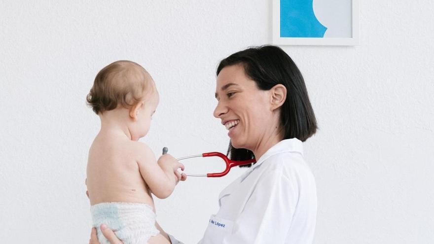 Mar López, pediatra y divulgadora: «Hay que llamar a los genitales por su nombre, nada de pilila y cotorrita»