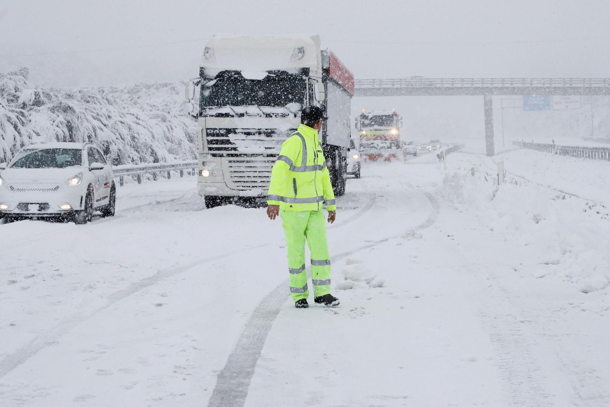 La borrasca Dora en Galicia: las fotos de un temporal de nieve y frío