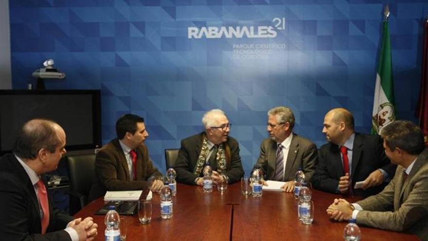 La Junta &quot;echará toda la carne en el asador&quot; con Rabanales 21