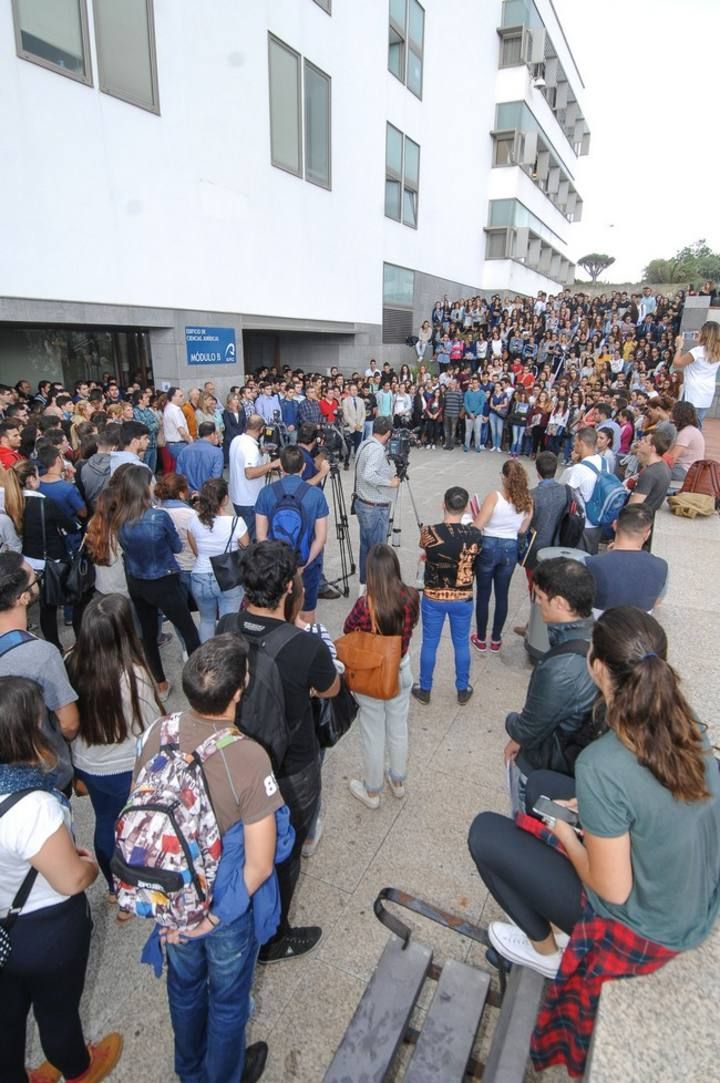 MINUTO SILENCIO ALUMNA ASESINADA