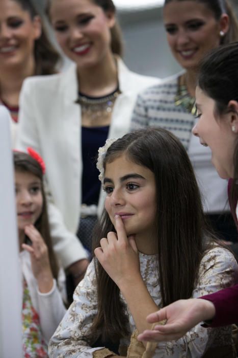 La Bellea del Foc y la Infantil, acompañadas de sus damas, visitaron la redacción del periódico y respondieron a las preguntas de los lectores en un encuentro digital