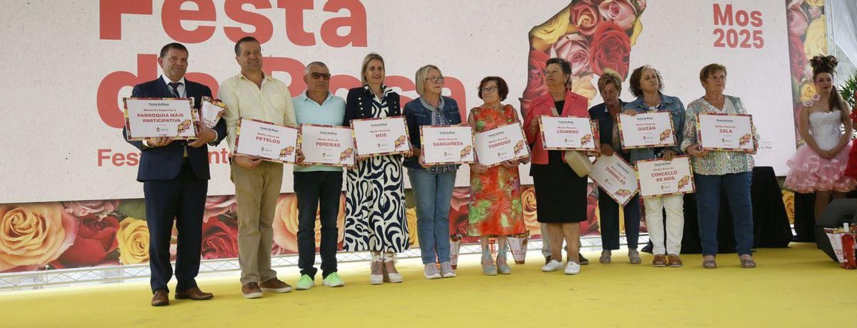Ganadores y ganadoras del concurso de ramos de rosas. | Anxo Gutiérrez