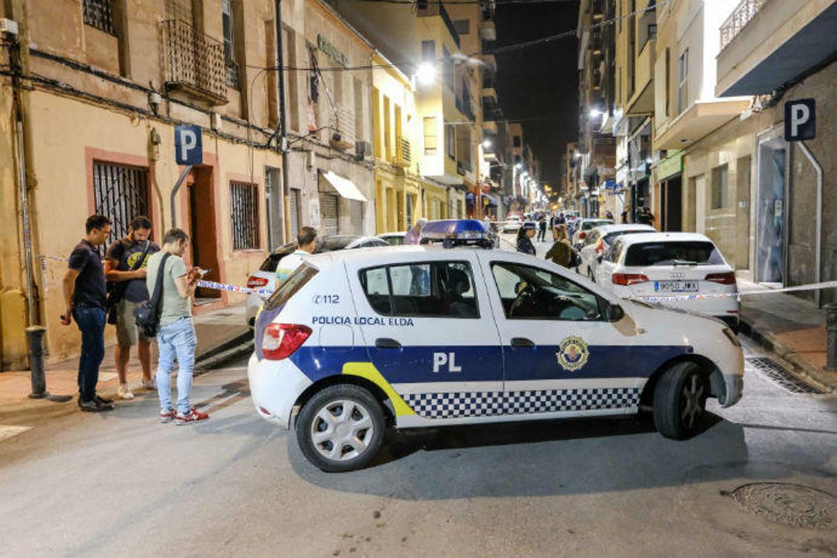 Dos hombres encapuchados sorprendieron a las víctimas cuando salían de su vivienda, ubicada en el centro