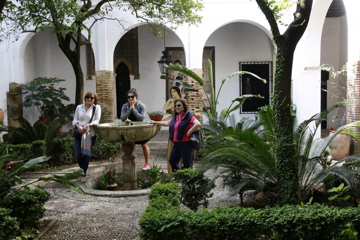 Apurando la fiesta de los patios por la Judería