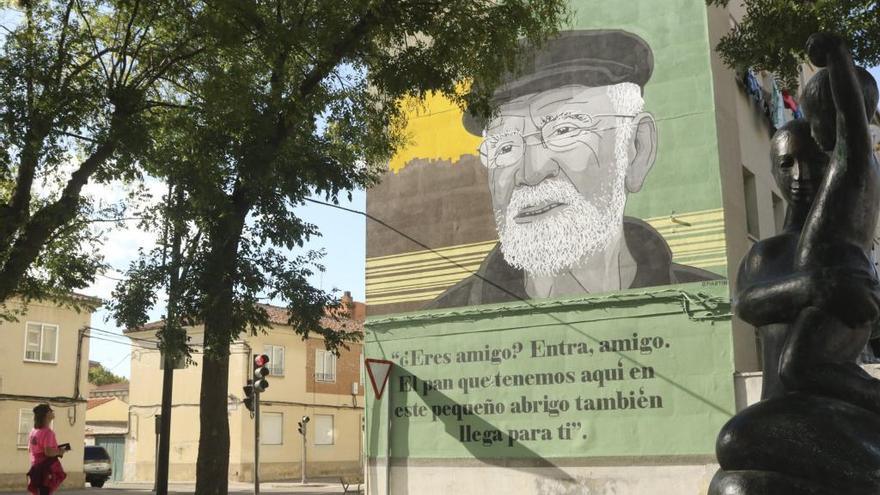 Mural con el rostro de Ángel Bariego en el barrio de San José Obrero, en Zamora.