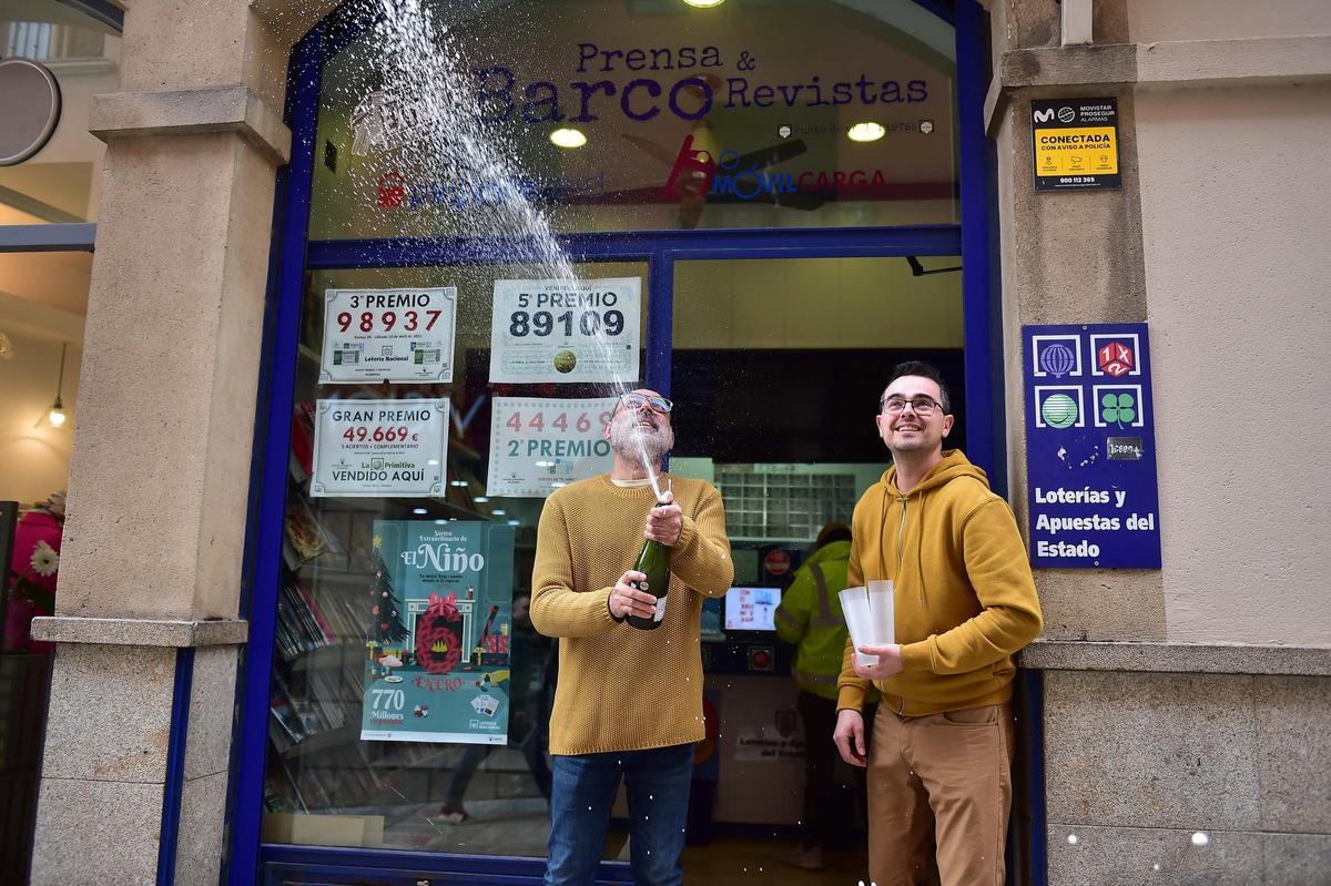 Fotogalería | Los instantes del sorteo de la Lotería de Navidad en Extremadura