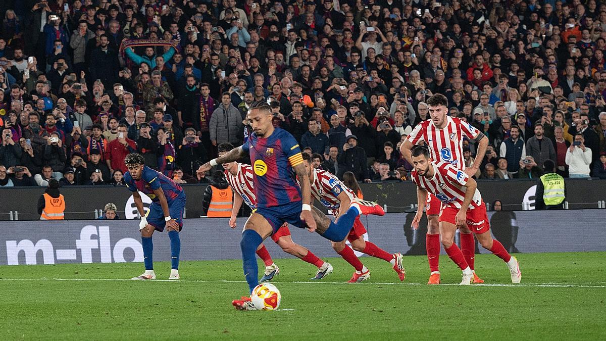 Raphinha transforma el penalti del 2 0.