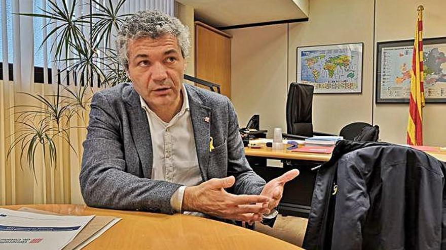 El secretari d&#039;Igualtat, Migracions i Ciutadania, Oriol Amorós, al seu despatx.