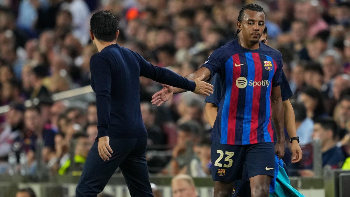 Koundé, el tercer jugador de campo más usado por Xavi en la temporada 2022-23