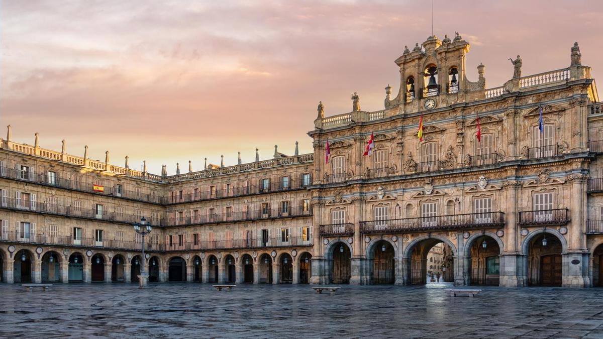 Esta plaza de tonos dorados es una de las más bonitas del mundo.