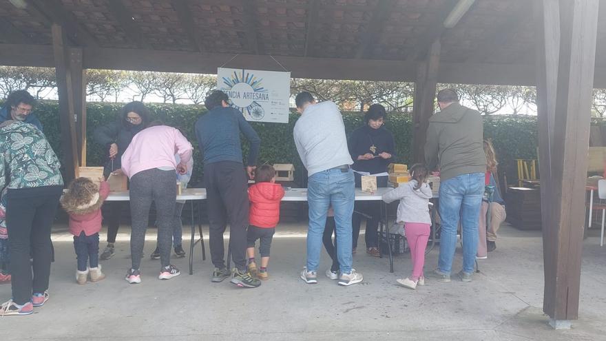 Talleres artesanales de construcción de nidos en Los Pericones