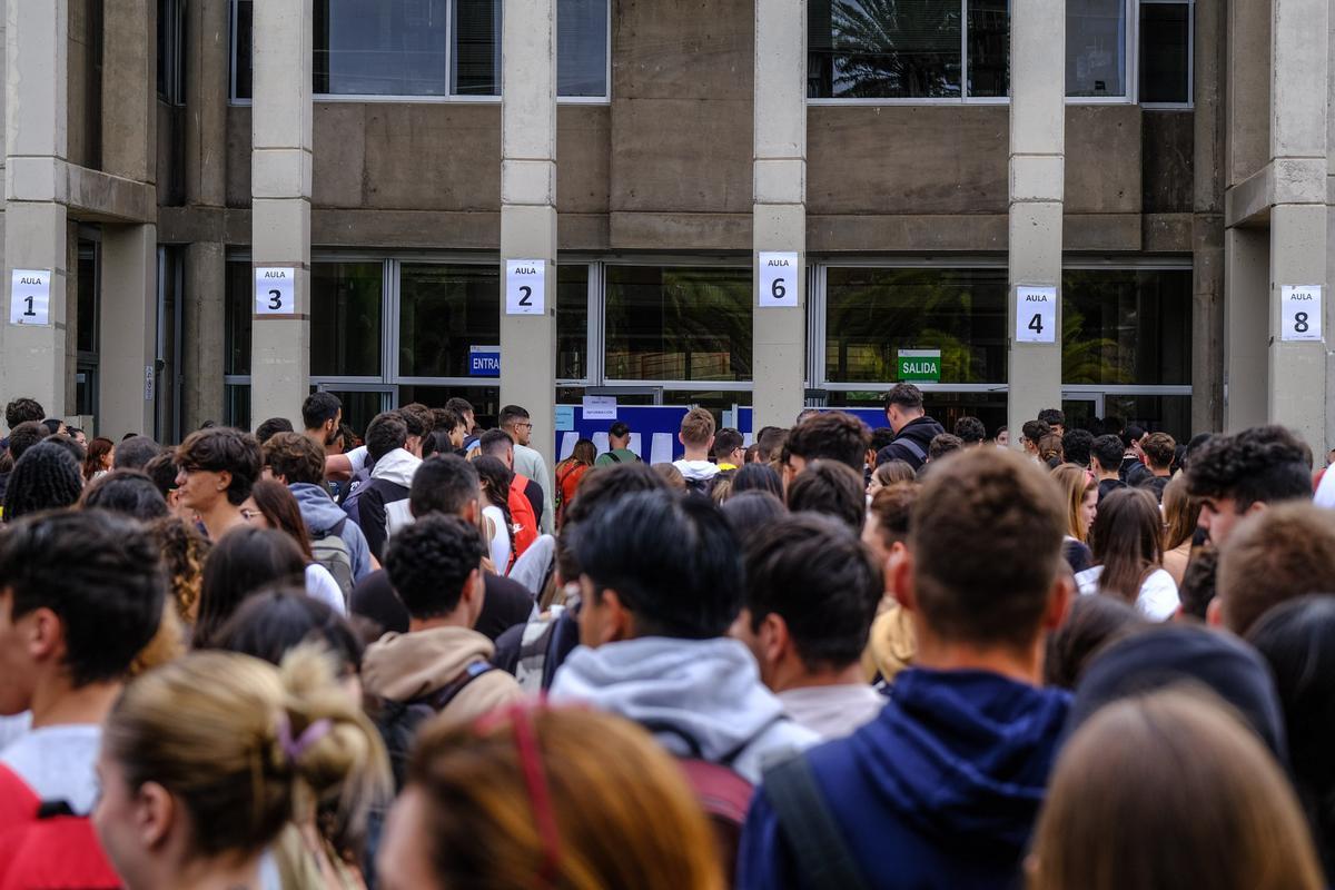 Estudiantes en la convocatoria del pasado julio de la EBAU en la ULPGC