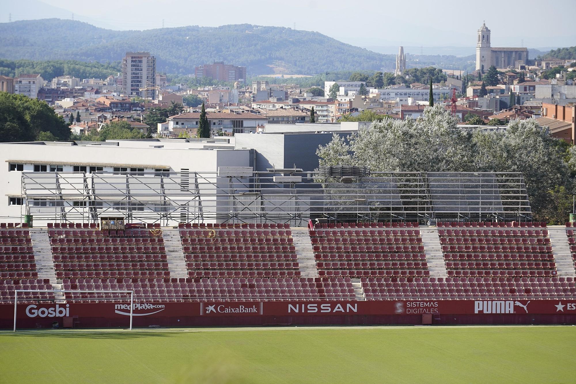 La instal·lació de la graderia supletòria del Gol Nord a Montilivi