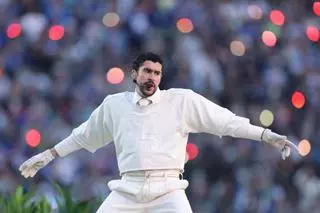 Zara, el número 64 y las zapatillas BadBo 1.0: la intrahistoria del traje de Bad Bunny en la Super Bowl