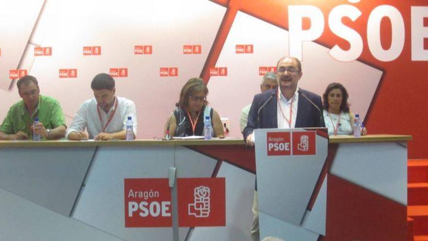 Lambán arremete contra IU y CHA por querer &quot;acabar con el PSOE&quot;