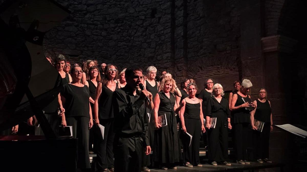 Marc Reguant dirigint-se al públic en el concert del 21 de juny al Convent de Sant Francesc de Santpedor