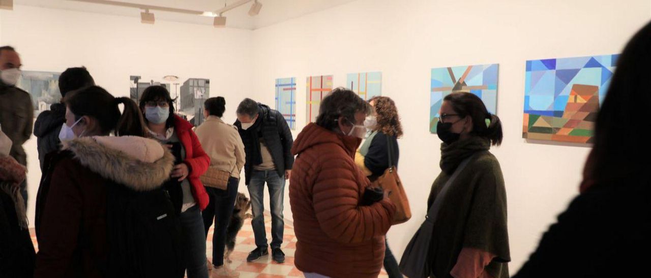 Numeroso público asistió a la inauguración de las alumnas.