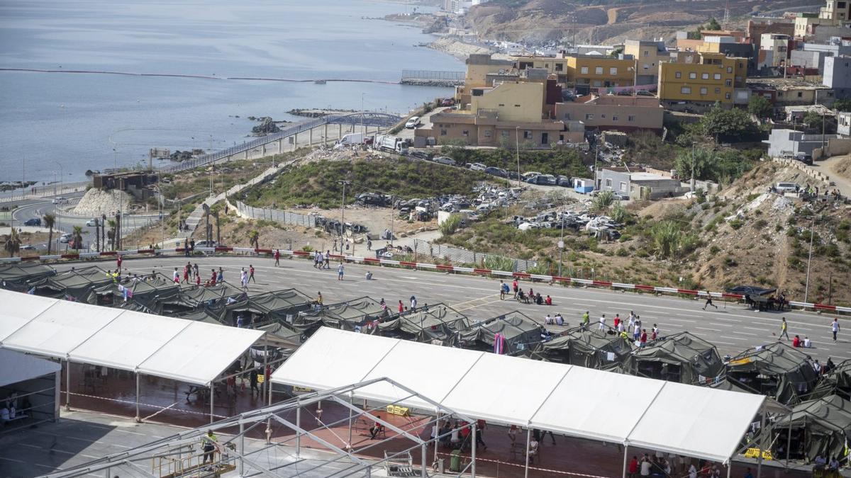 Una de las zonas habilitadas para acoger a los migrantes en Ceuta.