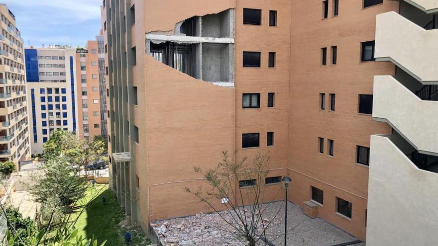 Ceden dos pisos de fachada de un edificio de La Vila sin causar heridos