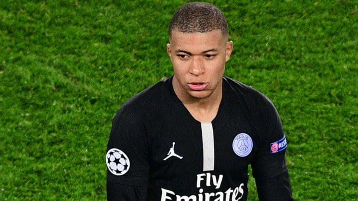 Mbappé durante un encuentro con el PSG