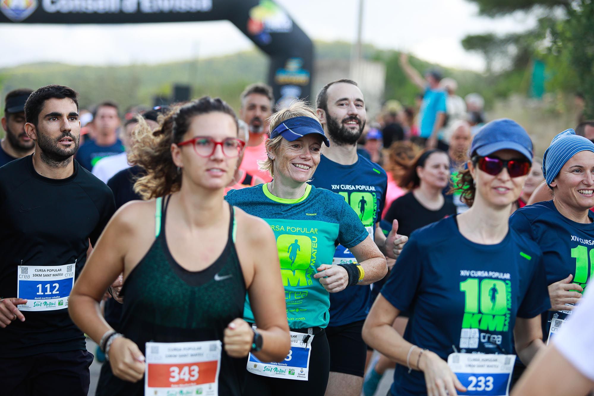 Búscate en la galería de imágenes de la Cursa 10K Pla de Sant Mateu