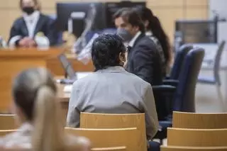 Acusaciones cruzadas por utilizar a la víctima del ex de Oltra