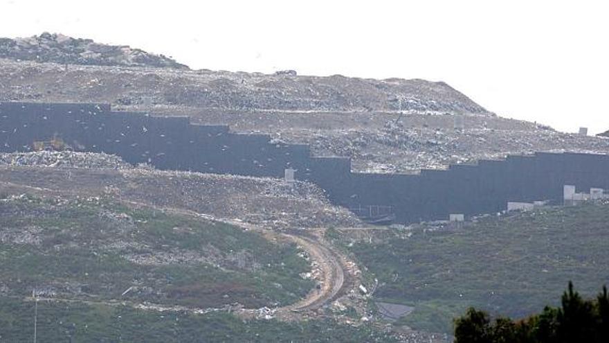 Vista de uno de los depósitos de basura de Nostián. / carlos pardellas