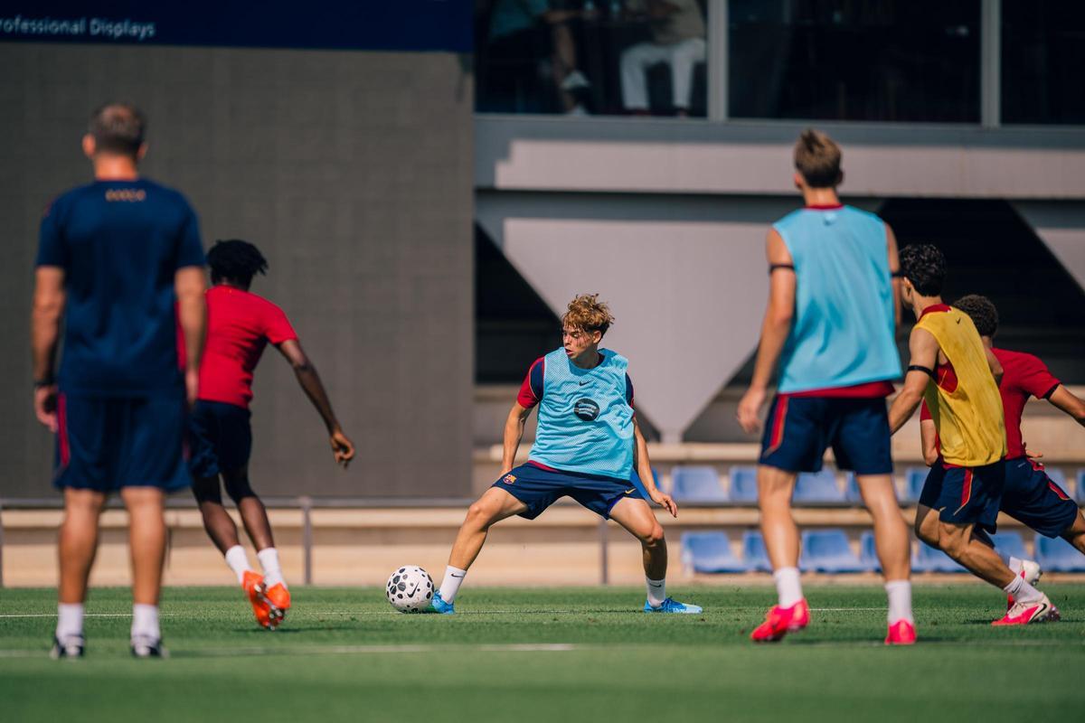 Las mejores imágenes del primer entrenamiento del FC Barcelona para preparar la temporada 2026/27