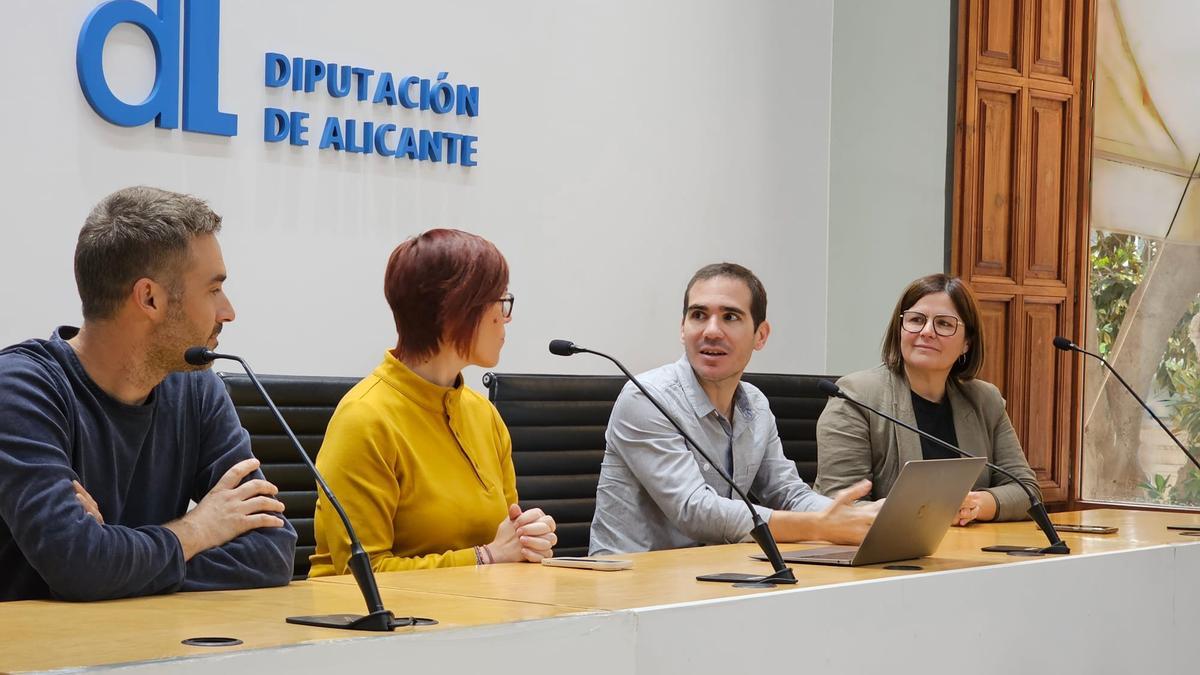 Gerard Fullana, Àgueda Micó, Ximo Perles e Imma Orozco, ayer, en la Diputación