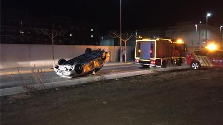 Aparatosa colisión entre dos coches en Nules con 6 heridos