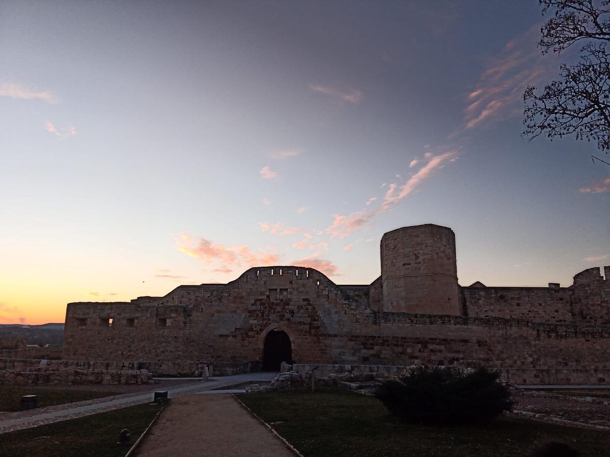 Cielos rosados sobre el Castillo de Zamora.