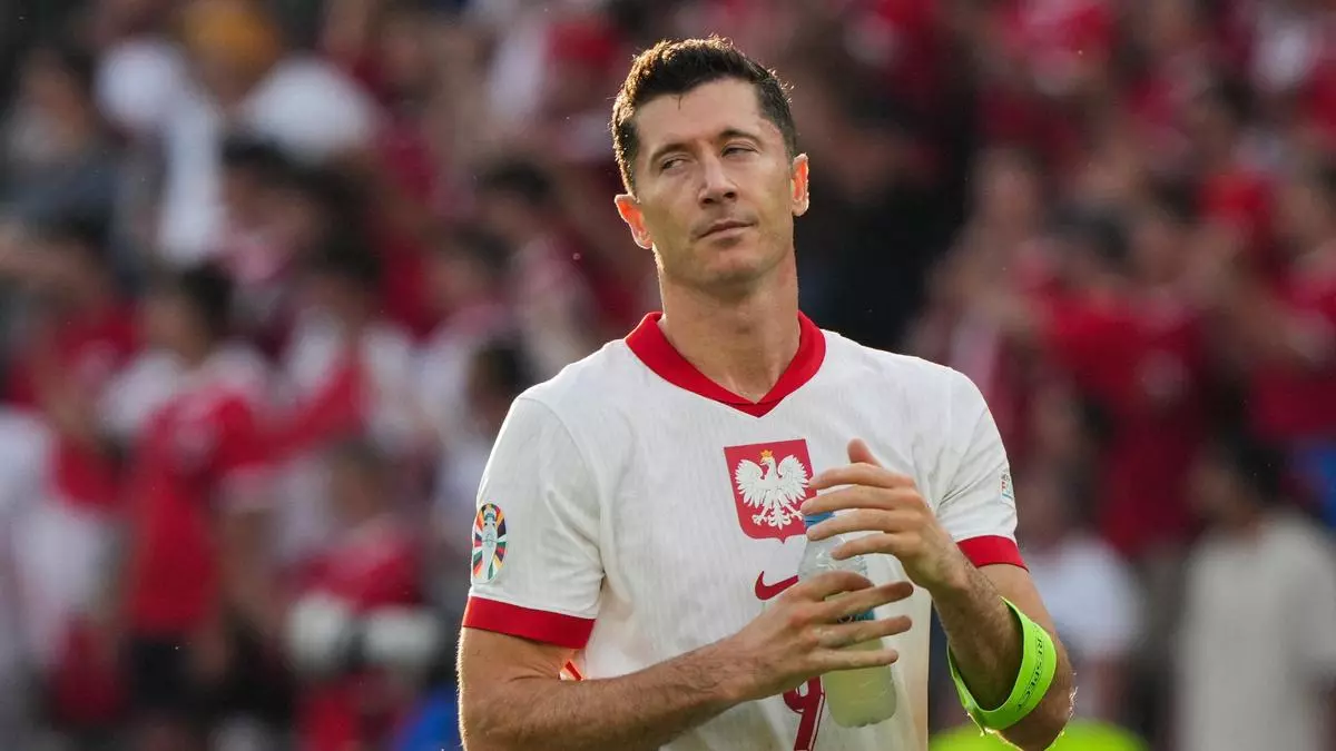 Lewandowski gana el pulso con el seleccionador de Polonia: Michal Probierz dimite "por el bien del equipo"
