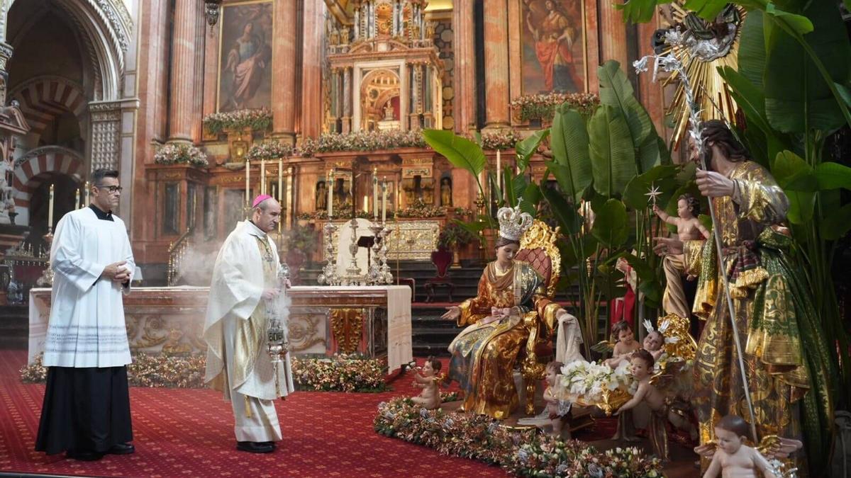 El obispo de Córdoba, Jesús Fernández, ha oficiado la tradicional misa de la Epifanía del Serñor, este 6 de enero, Día de Reyes.