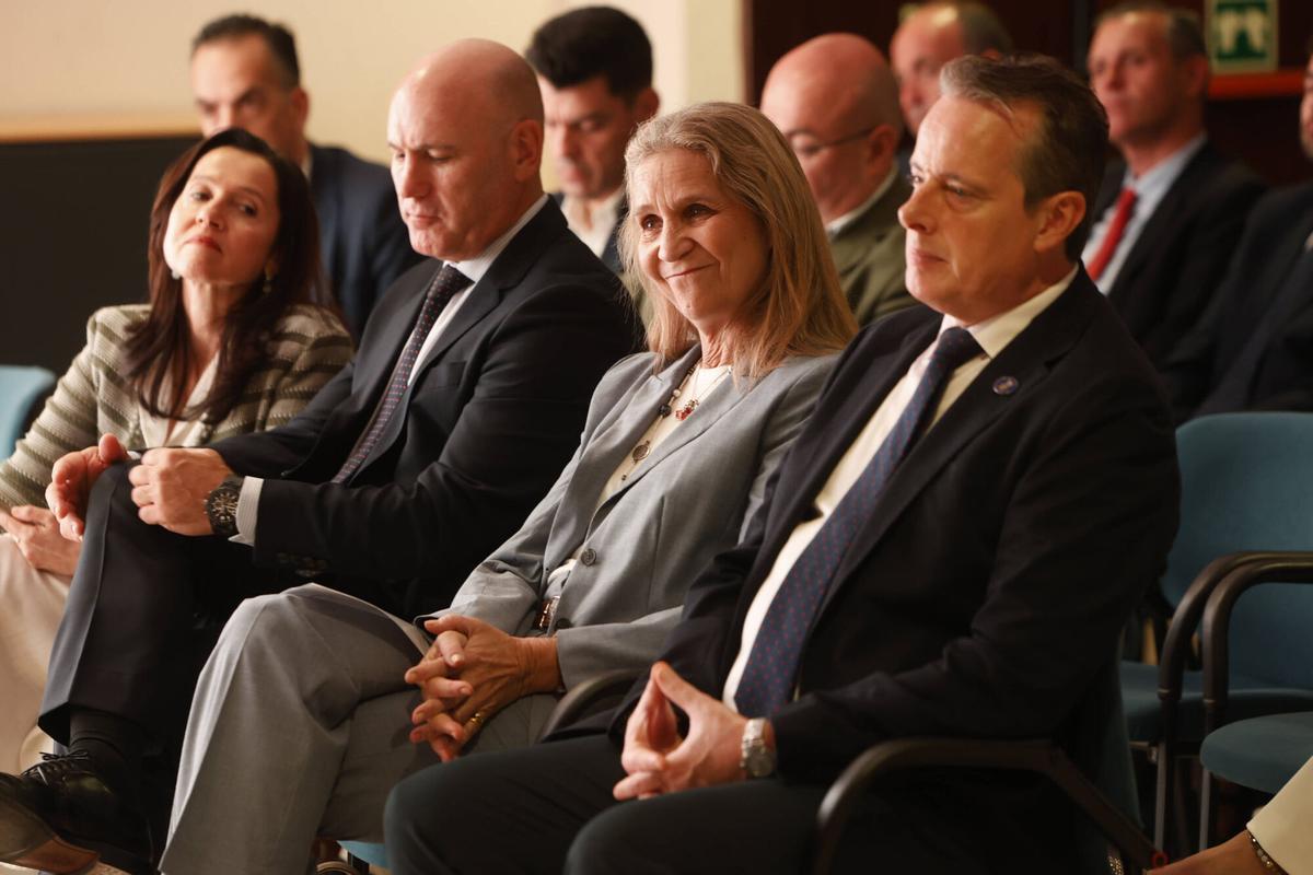 La Infanta Elena visita Oviedo y rompe una lanza en defensa de los pueblos de Asturias