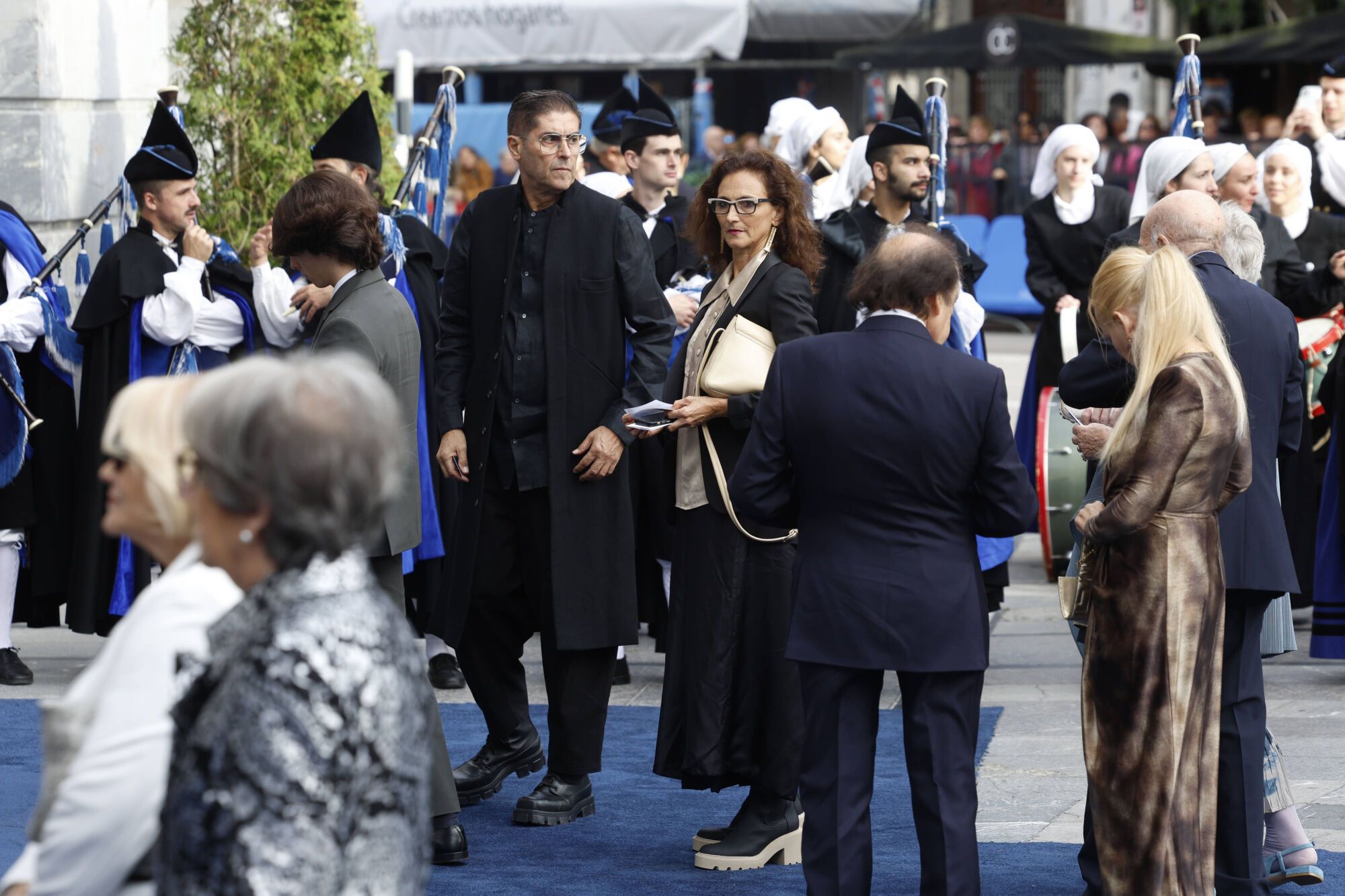 Así fue la llegada de los invitados a los premios "Princesa de Asturias" y su paso por la alfombra azul